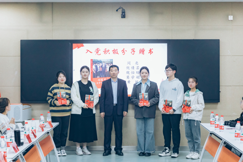 书记有约话成长