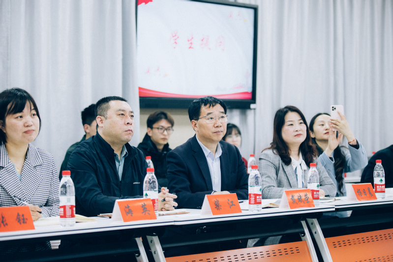 书记有约话成长